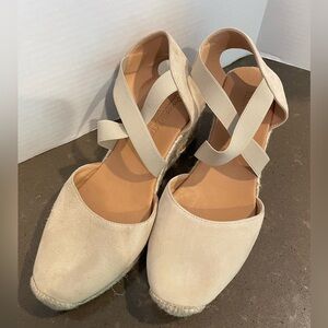 Elegant Cream Women's Shoes by Russell & Bromley